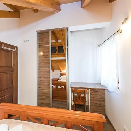 Apartament Perla Varos *