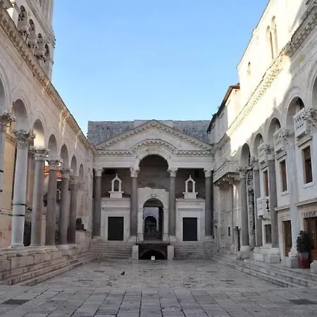 Perla Varos Apartament *