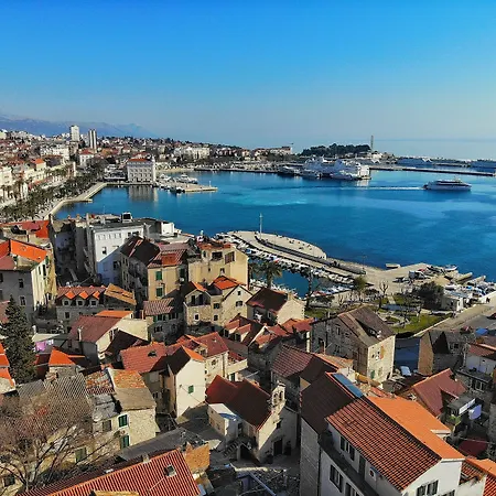 Apartament Perla Varos *