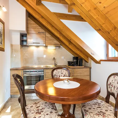 Apartament Perla Varos