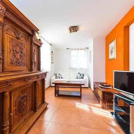 Perla Varos Apartment