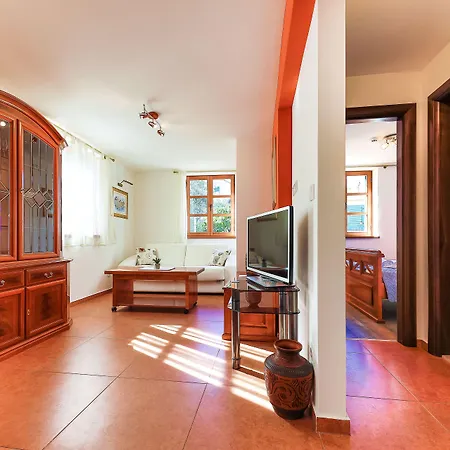 Apartment Perla Varos *