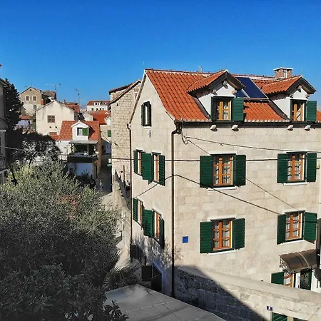 Perla Varos Apartament *