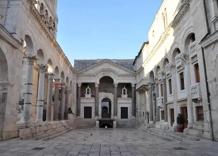 Perla Varos Apartamento *