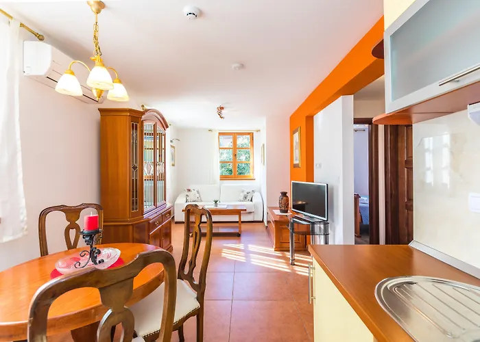 Perla Varos Apartamento *